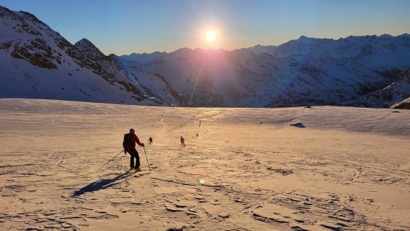 Mezisvátkový skialp výlet na Stubaiský Zuckerhütl (3507 m) s překvapivě dobrým poježděním